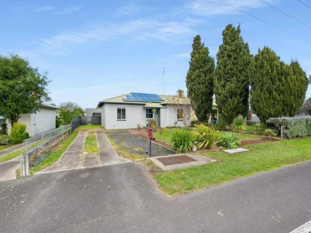 4 Bedroom House Mount Gambier SA 105933031