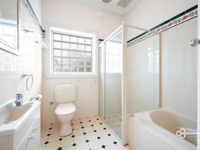 4 Bedroom House Mount Gambier SA 105272403