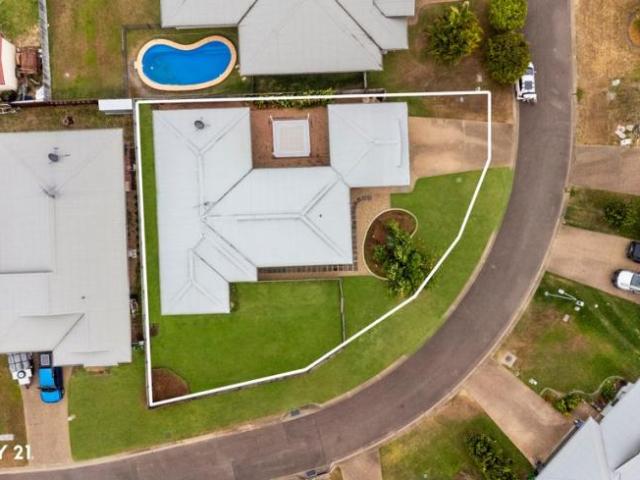 4 Bedroom House Mount Louisa, 103122444