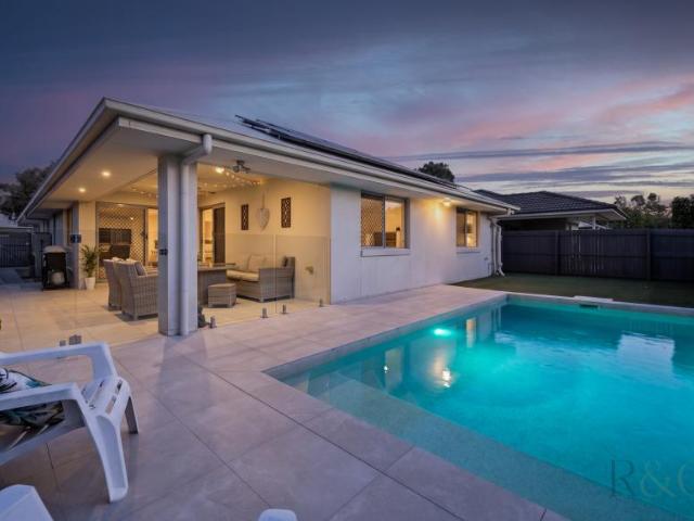 4 Bedroom House Mountain Creek QLD 105006397