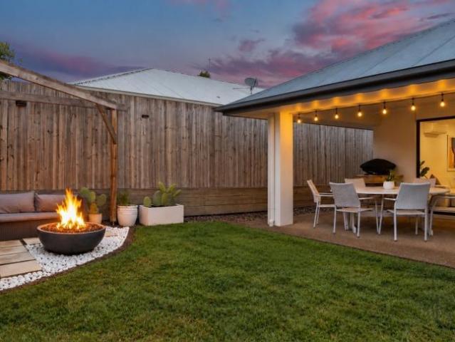 4 Bedroom House Mountain Creek QLD 105763548