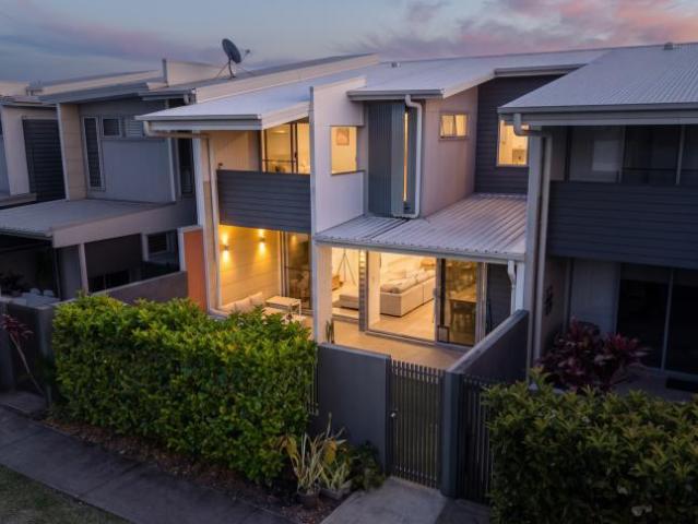 4 Bedroom House Mountain Creek QLD 105824635