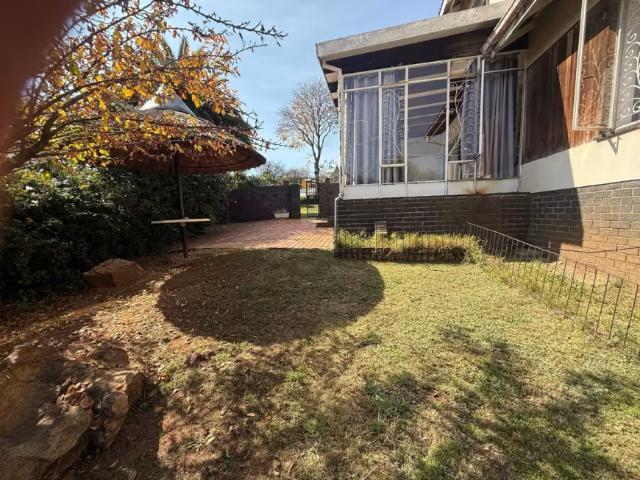4 Bedroom House Mondeor Mondeor 103178132