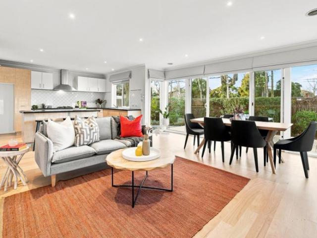 4 Bedroom House Mont Albert VIC 105825882
