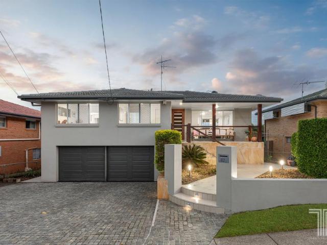 4 Bedroom House Mansfield QLD 101583307