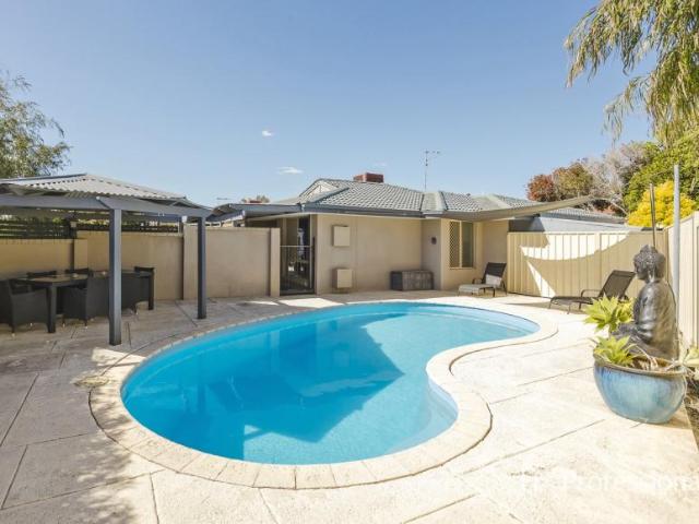 4 Bedroom House Marangaroo WA 105995652
