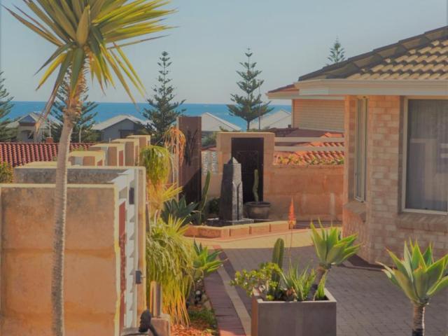4 Bedroom House MINDARIE WA 104955696