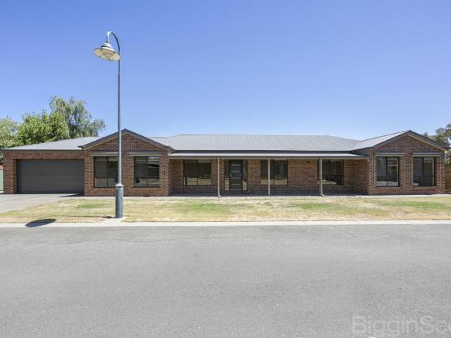4 Bedroom House Miners Rest VIC 101583225