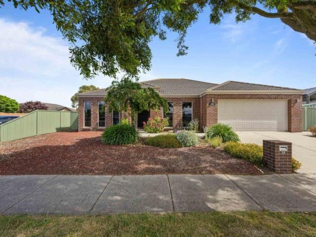 4 Bedroom House Miners Rest VIC 102472437