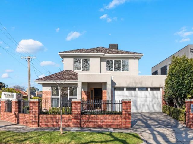 4 Bedroom House Murrumbeena VIC 105825806