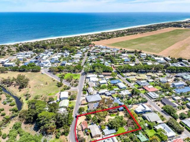 4 Bedroom House Normanville SA 105936402