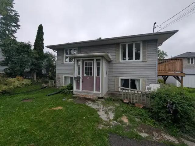 4 Bedroom House Napanee ON 104957339