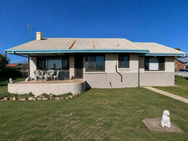 4 Bedroom House Narrogin WA 105933253