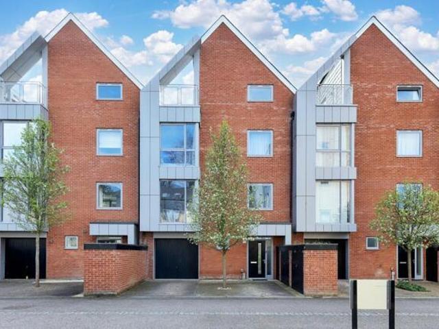 4 Bedroom House Newmarket Cambridgeshire 101892252