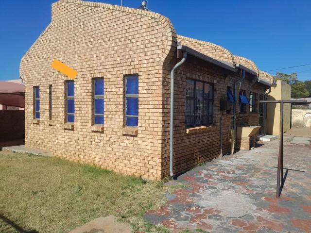 4 bedroom house Soshanguve L