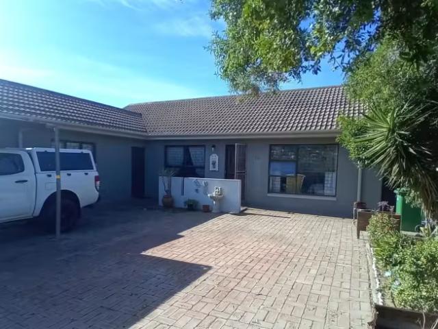 4 Bedroom House Saldanha Central Saldanha Central 105764544