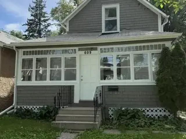 4 Bedroom House Saskatoon SK 105378119