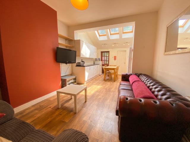 4 Bedroom House Selly Oak West Midlands 104841399