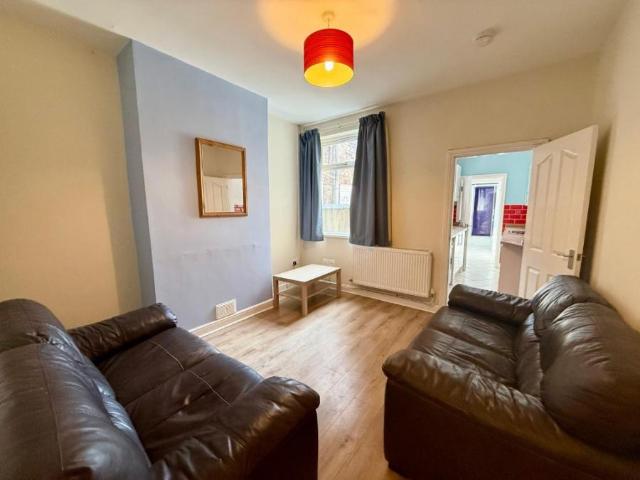 4 bedroom House share To Let