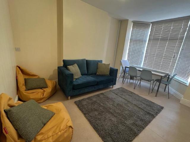 4 bedroom House share To Let