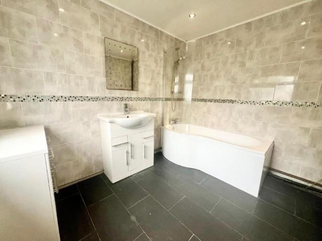 4 bedroom House share To Let