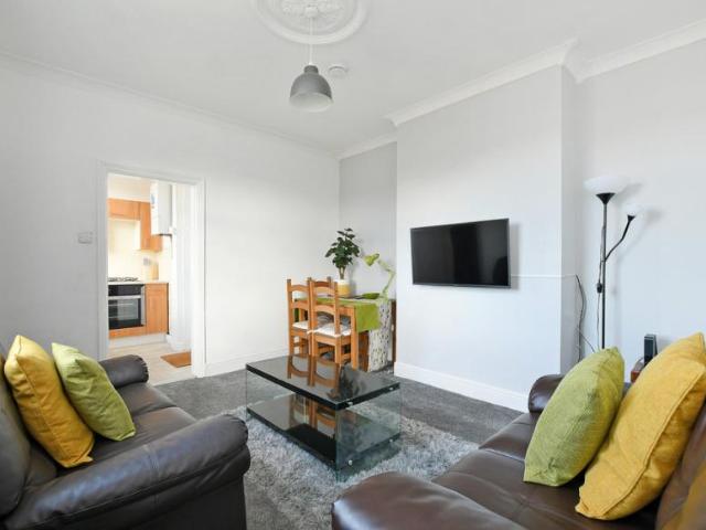 4 Bedroom House Sheffield Sheffield 99388252