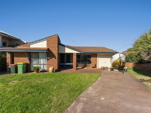 4 Bedroom House Shoalwater, WA 104565025