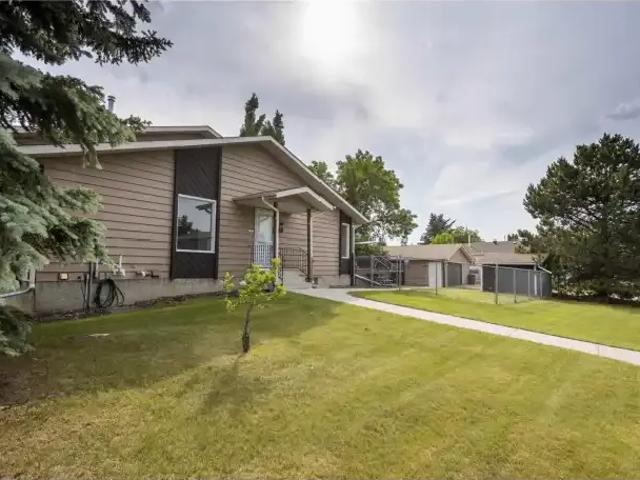 4 Bedroom House Spruce Grove AB 103380077