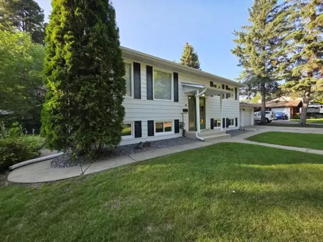 4 Bedroom House St. Albert AB 104535621