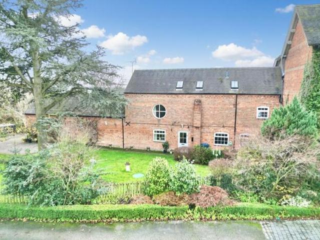 4 Bedroom House Staffordshire Staffordshire 101025969
