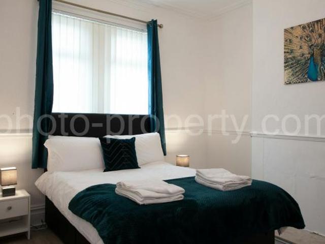4 Bedroom House Stoke on Trent Stoke on Trent 74068396