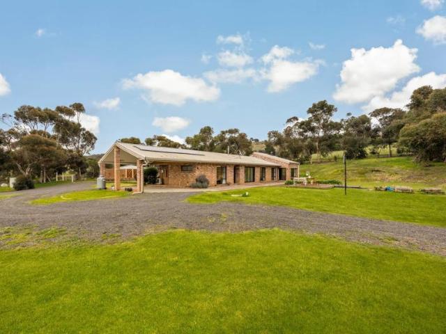 4 Bedroom House Sunbury VIC 104438365