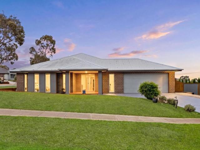 4 Bedroom House Sunbury VIC 102766934
