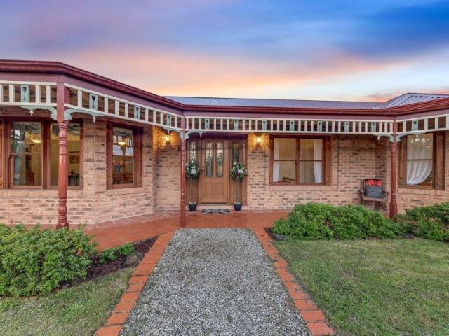 4 Bedroom House Sunbury VIC LS102751662