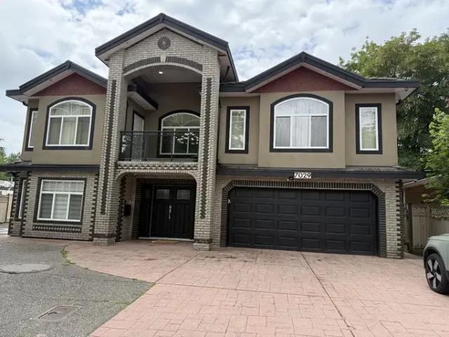 4 Bedroom House Surrey BC 105167029
