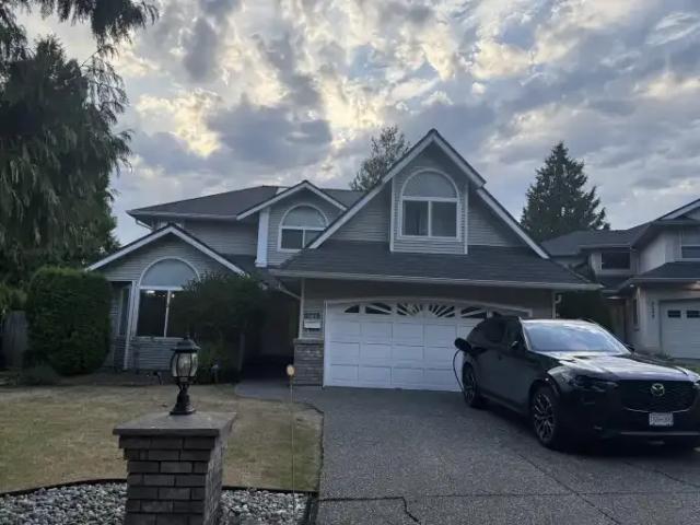 4 Bedroom House Surrey BC 105167214
