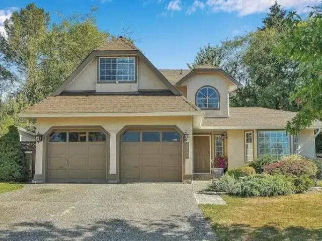 4 Bedroom House Surrey BC 105334137