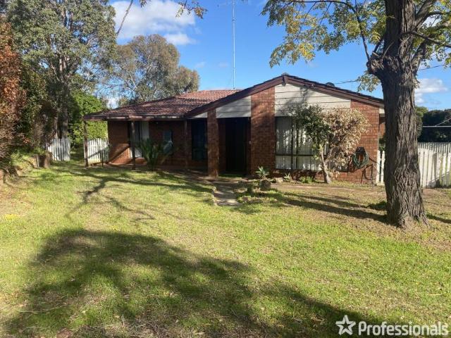 4 Bedroom House Swan View WA 105990401
