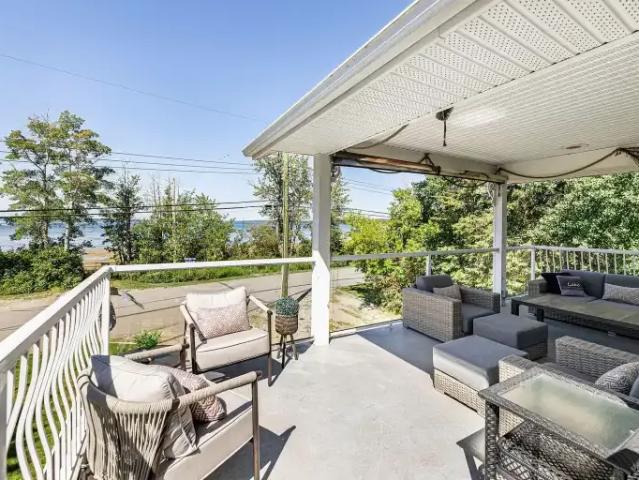 4 Bedroom House Sylvan Lake AB 105009055