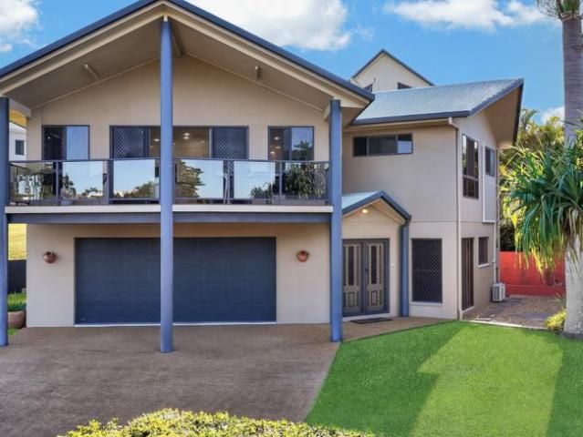 4 Bedroom House Pacific Heights QLD 104867333