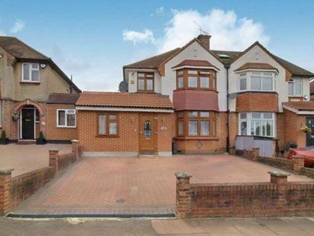 4 Bedroom House Pinner Middlesex 104073583