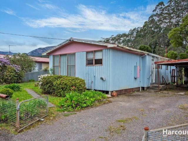 4 Bedroom House Queenstown TAS 106138080