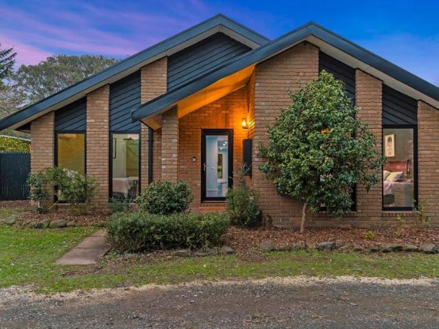 4 Bedroom House Romsey VIC LS102760477