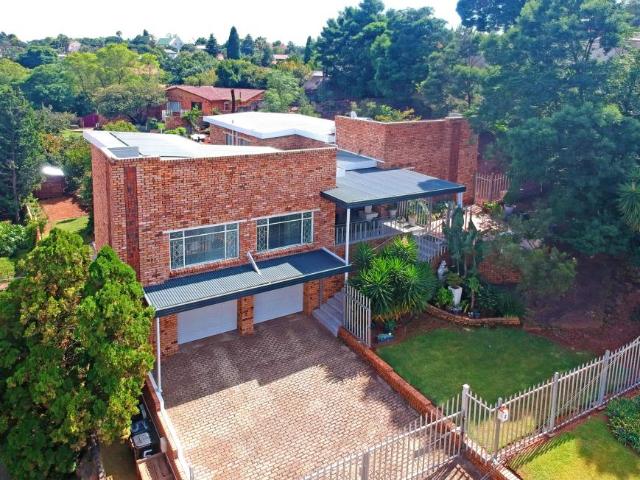 4 Bedroom House Roodepoort Gauteng 92969945