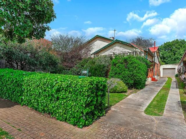 4 Bedroom House Rosslyn Park, 105676659