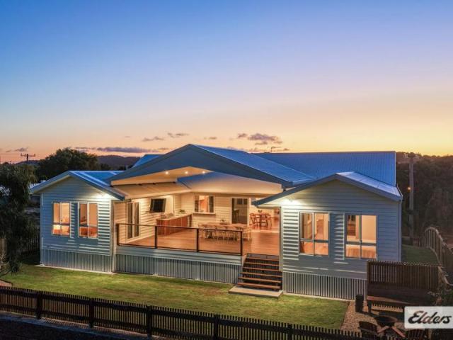 4 Bedroom House Rosslyn QLD 105932378