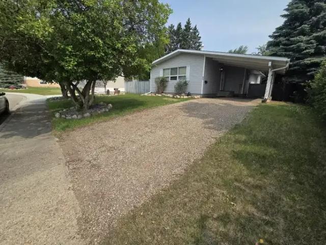 4 Bedroom House Red Deer AB 104362717
