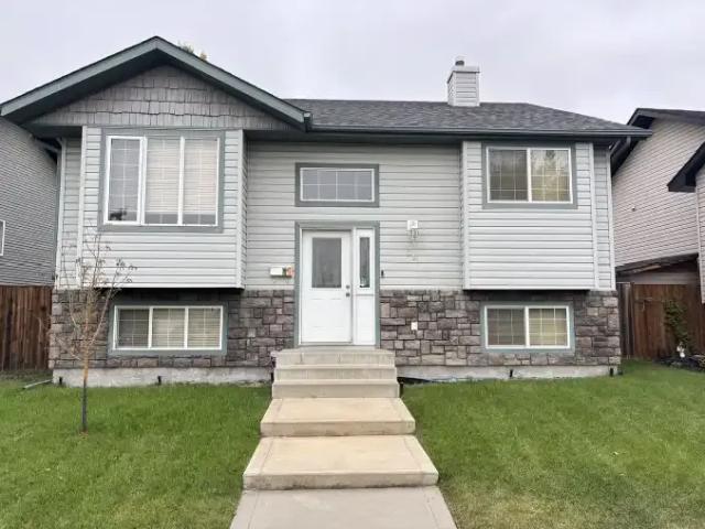 4 Bedroom House Red Deer AB 105755597