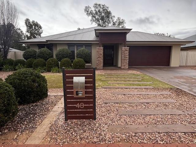4 Bedroom House RENMARK SA 105272402