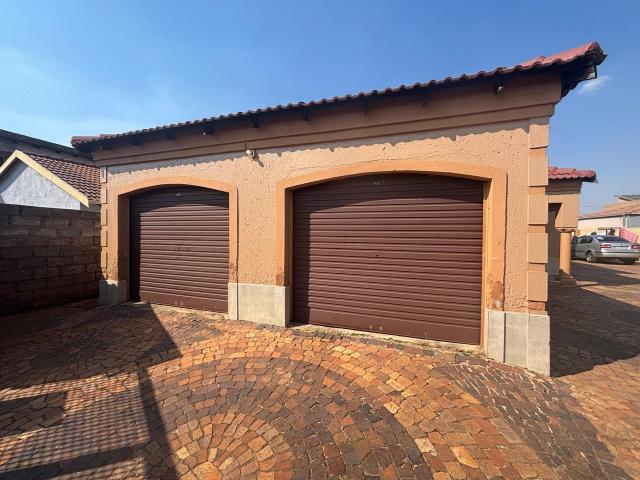 4 Bedroom house rented in Lenasia Ext 13, Johannesburg